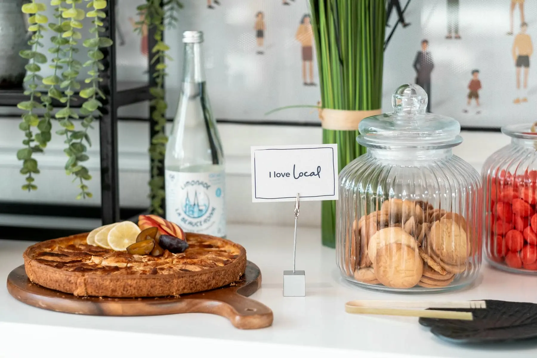 un panneau sur lequel est écrit "i love local