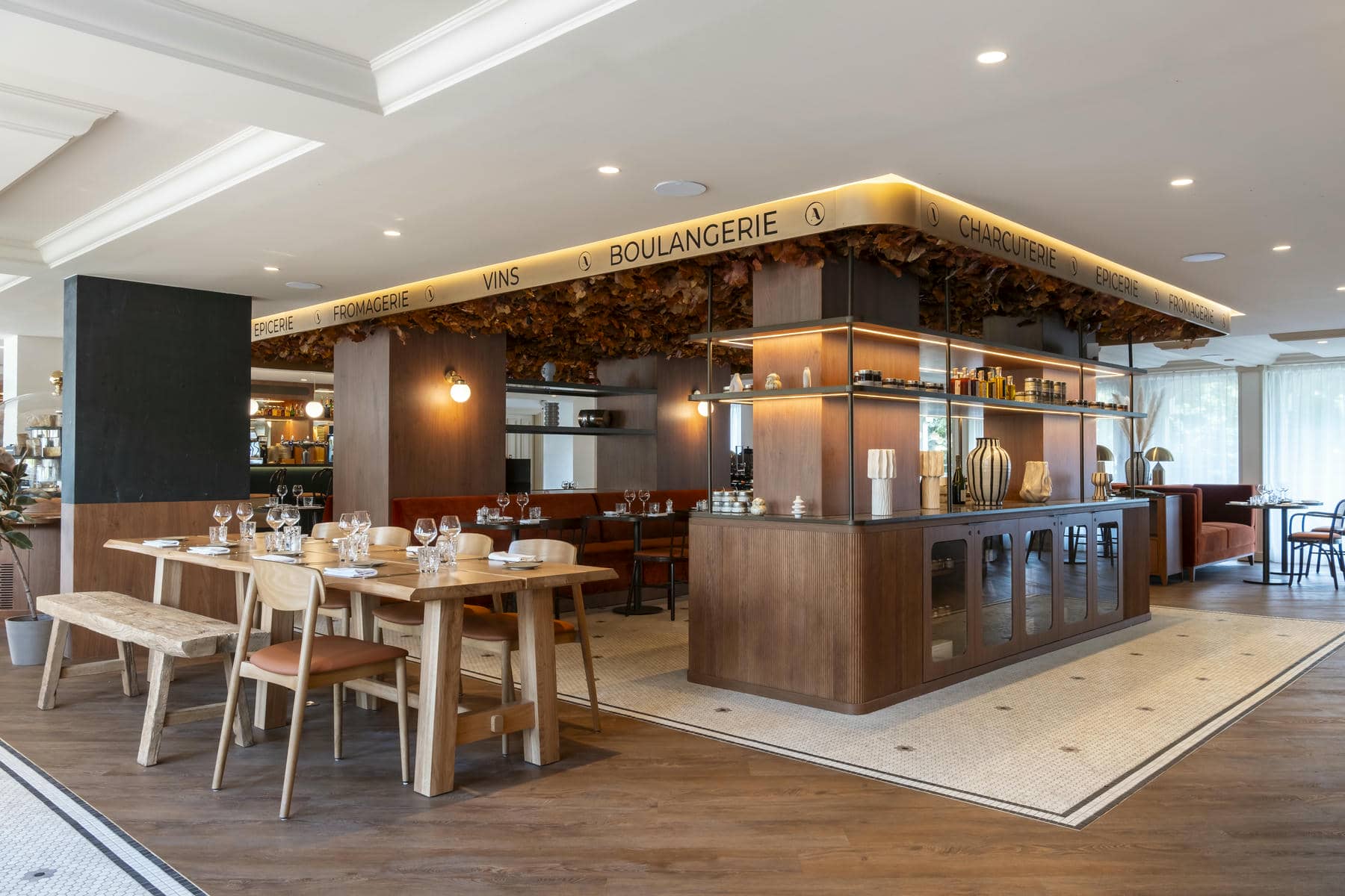 un restaurant dont l'enseigne porte l'inscription boulangerie