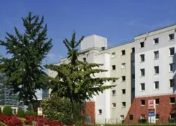 fr:: Facade de l'hotel Ibis Paris Saint-Denis par Abaca Giuliano Ottaviani en:: Facade of hotel Ibis Paris Saint-Denis by Abaca Giuliano Ottaviani