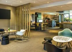 fr:: Lobby de l'hotel Ibis Paris Saint-Denis en:: Lobby of hotel Ibis Paris Saint-Denis
