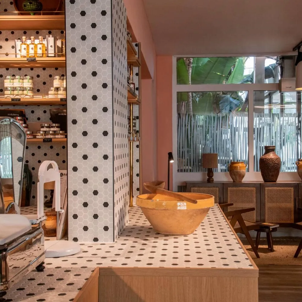 Détail d'une cuisine/bar à l'accueil de l'hôtel