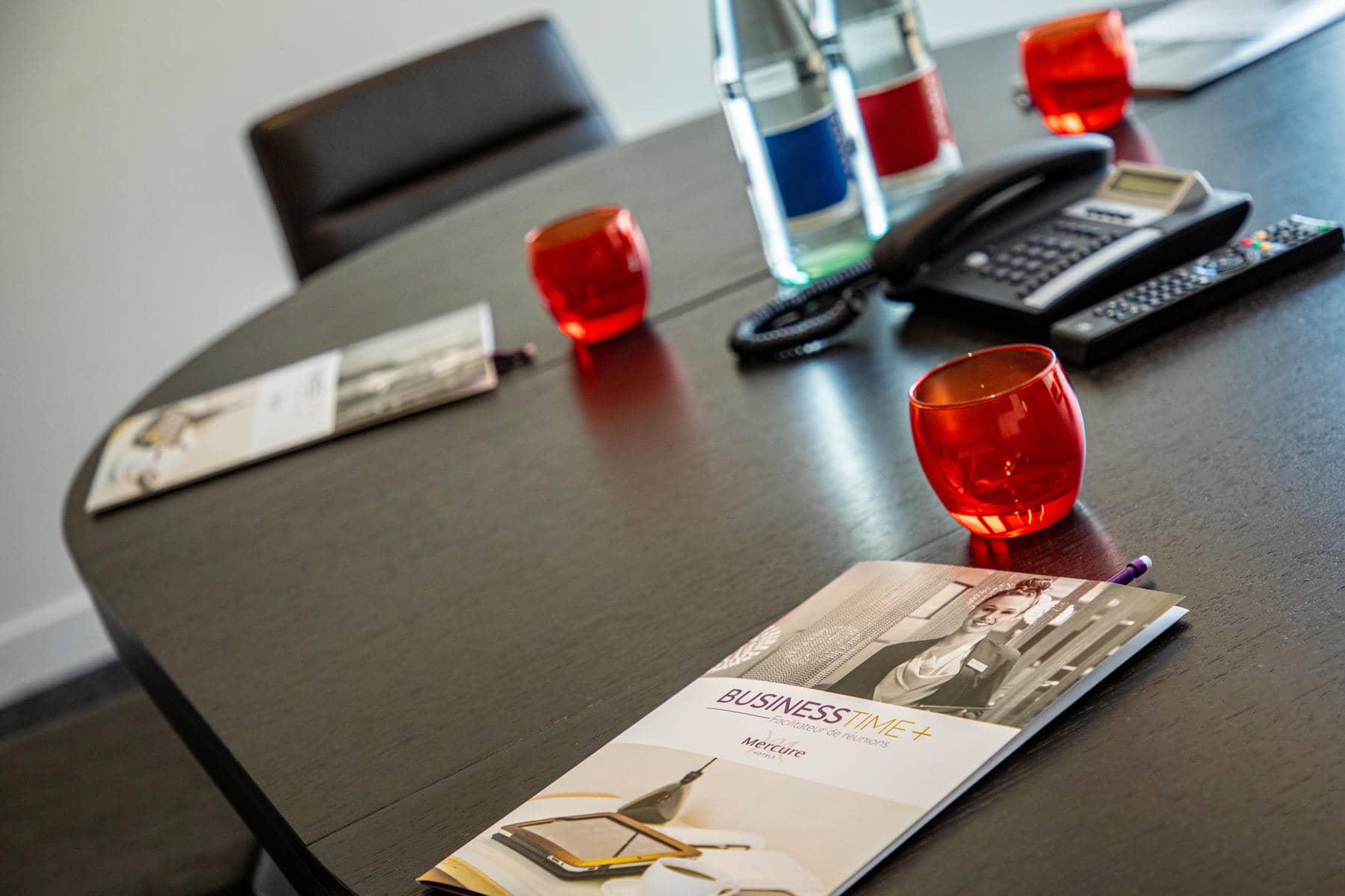 un livre intitulé businesstime est posé sur une table