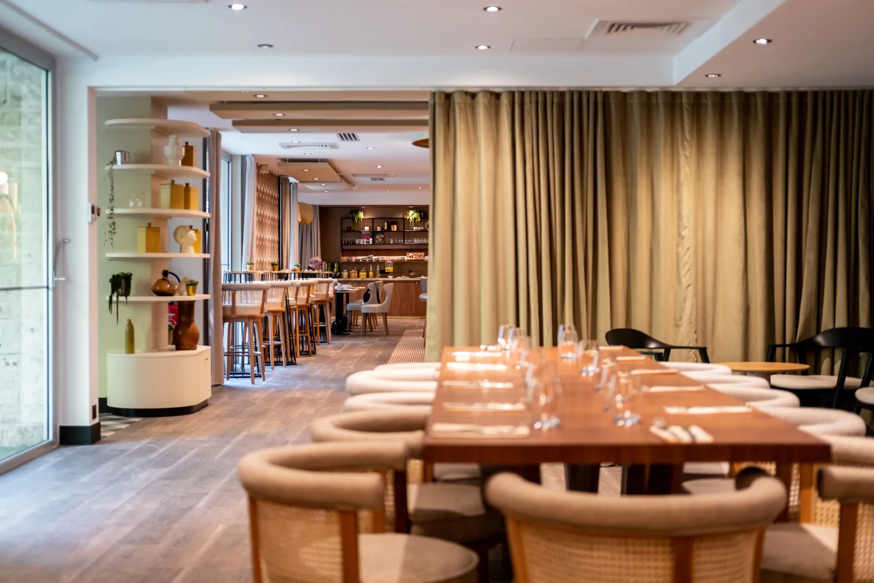 en::the Mercure Paris Ouest Saint-Germain-en-Laye hotel offers a private room within its restaurant, called the Belvédère room fr::l’Hôtel Mercure Paris Ouest Saint-Germain-en-Laye propose une salle privatisable au sein de son restaurant, la salle Belvédère