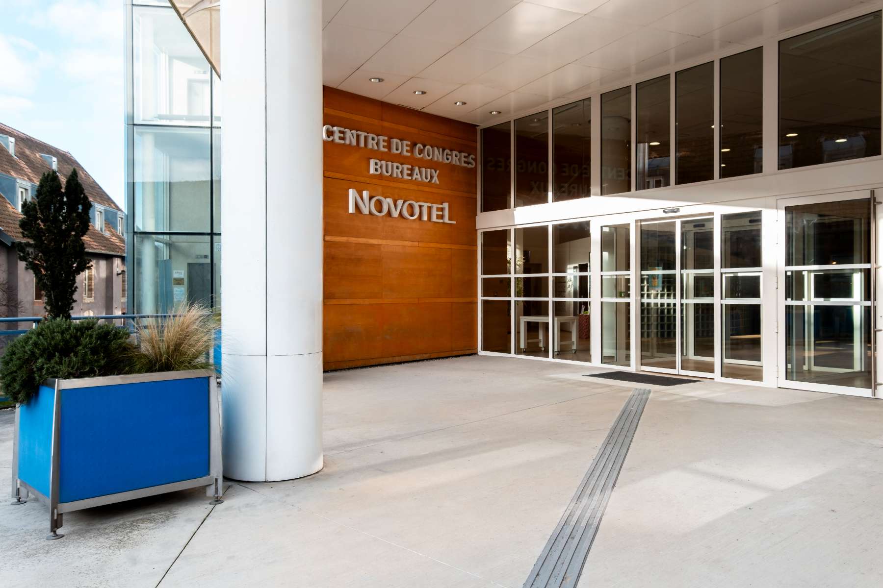 exterior entrance of the Belfort Convention Center